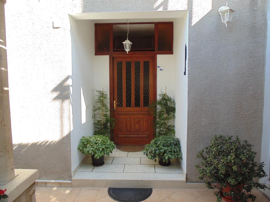 לומבארדה Villa Apartments Mate Cebalo מראה חיצוני תמונה