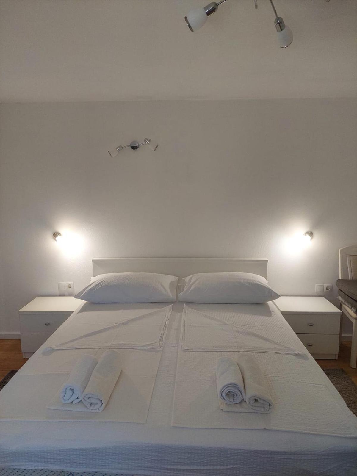 לומבארדה Villa Apartments Mate Cebalo מראה חיצוני תמונה